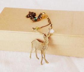 The call of the wild, necklace - 'Treasures' collection, Deer necklace woodland, vintage style jewelry, green amber