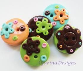 Colors and flowers - set of 5 polymer clay buttons 